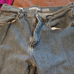 EUC Mens 33x34 Wrangler Denim Comfort Jeans